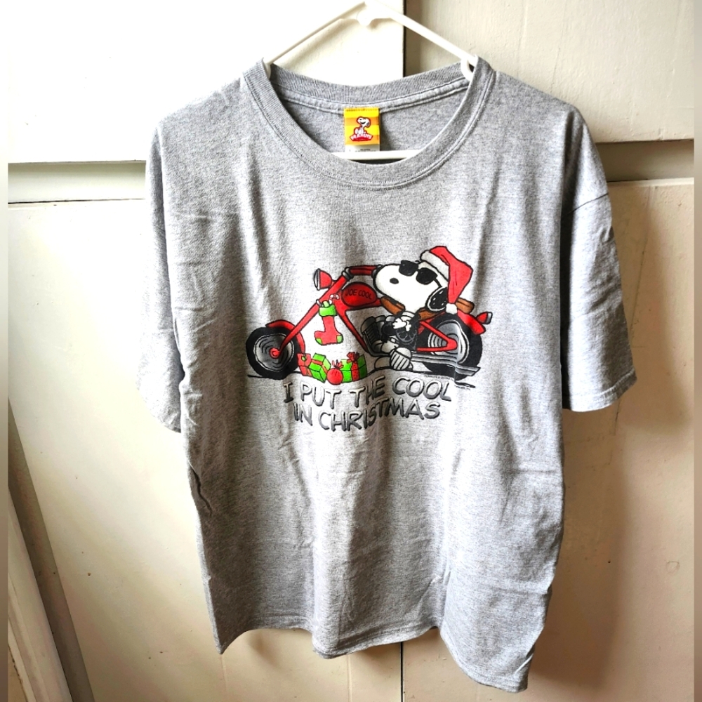 Gray Snoopy Christmas  T-Shirt L